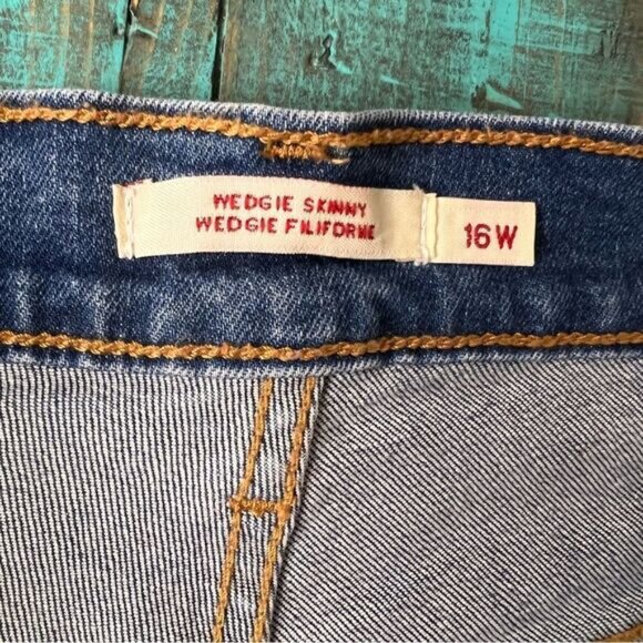 Levi's Wedgie Skinny Jeans Raw Frayed Hem Button Fly Size 16 Medium Wash Denim - Picture 11 of 13